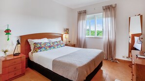 The bedroom offers quality linen to improve the comfort and rest
#bedroom #bed #linen #algarve #portugal
