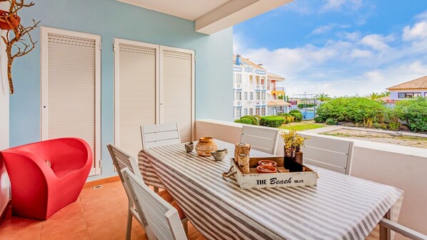 In the balcony there is a dining area perfect for meals outside or just to relax
#balcony #relax #rest #comfort #algarve #portugal