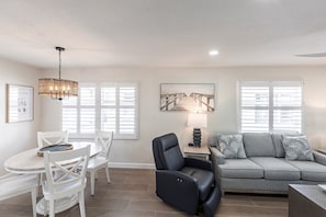 04 Dining Area