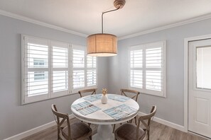 03 Dining Area