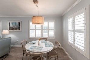 02 Dining Area