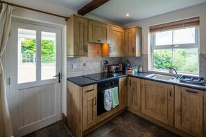 kitchen area, Oven, hob with extractor fan, toaster, kettle