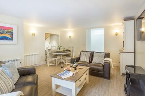 Sitting / dining area