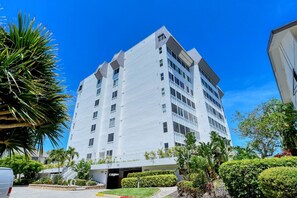 1055-503-building