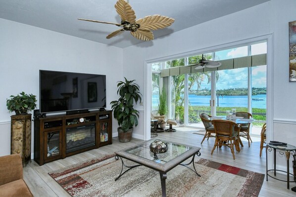 6047-living room 4