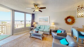 Great ocean views! Pull out sofa in living room.