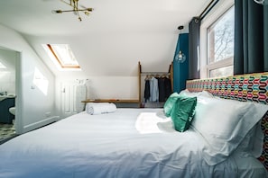 Studio 7 Bed, wardrobe, bathroom