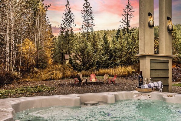 Please review listing description & vacation rental requirements for Roslyn Hideaway - Private hot tub at the home, accommodates 6-7; outside fire pit with seating for 6