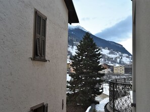 Sky, Building, Window, Black, Snow, Cloud, Tree, Wood, Mountain, Slope