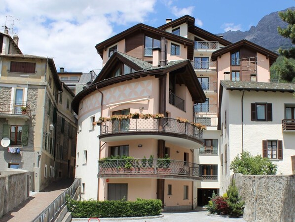 L'Eau, Plante, Ciel, Bâtiment, Piscine, Arbre, Bleu Azur, Fenêtre, Immobilier, Loisir