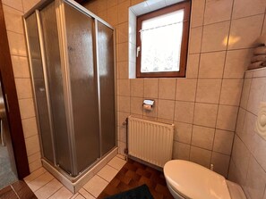 Eigentum, Armatur, Fenster, Toilette, Interior Design, Die Architektur, Badezimmer, Holz, Flooring