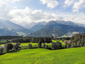 Wolke, Himmel, Pflanze, Berg, Natürlichen Umgebung, Natürliche Landschaft, Baum, Hochland, Grundstueck, Wiese