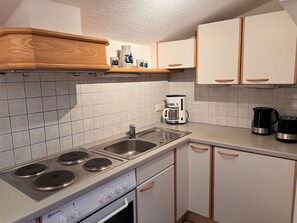 Cabinetry, Eigentum, Countertop, Gasherd, Spüle, Herd, Cooktop, Küchengerät, Haushaltsgerät, Küche