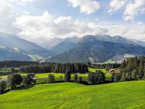 Wolke, Himmel, Pflanze, Berg, Natürlichen Umgebung, Natürliche Landschaft, Baum, Hochland, Grundstueck, Wiese