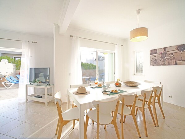 Table, Furniture, Property, Chair, Wood, Lighting, Interior Design, Window, Shade, Floor