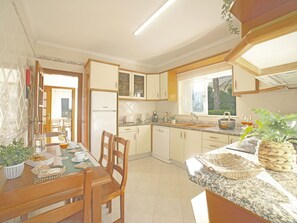 Table, Furniture, Cabinetry, Property, Plant, Countertop, Window, Kitchen, Wood, Interior Design