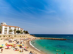 L'Eau, Ciel, Nuage, Bleu Azur, Plage, Cotiers Et Relief Océaniques, Bâtiment, Paysage