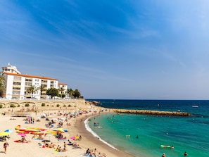 L'Eau, Ciel, Nuage, Bleu Azur, Plage, Cotiers Et Relief Océaniques, Bâtiment, Paysage