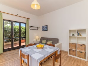 Eigentum, Tabelle, Möbel, Holz, Interior Design, Couch, Fussboden, Holzbeize, Flooring, Wohnzimmer