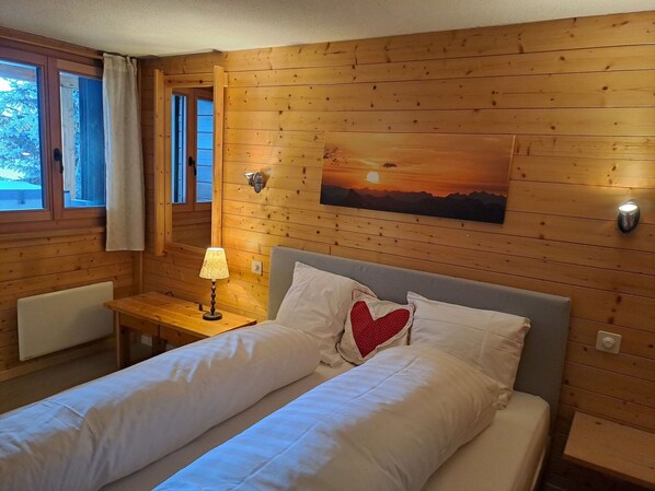 Möbel, Eigentum, Gebäude, Komfort, Fenster, Tabelle, Holz, Bettrahmen, Textil, Interior Design