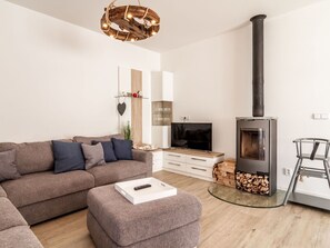 Braun, Eigentum, Möbel, Bilderrahmen, Interior Design, Beleuchtung, Holz, Komfort, Wohnzimmer, Pflanze