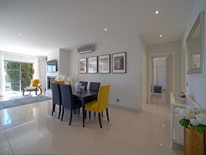Table, Propriété, Meubles, Cadre, Bleu Azur, Chaise, Plante, Bois, Salon, Fenêtre