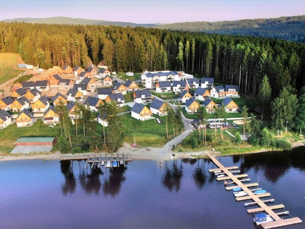 Water, Building, Water Resources, Property, Plant, Tree, Natural Landscape, Azure, Nature, Lake
