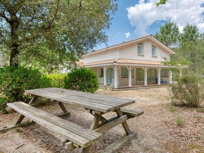 Plant, Sky, Building, Furniture, Outdoor Bench, Cloud, Window, Nature, Table, Picnic Table