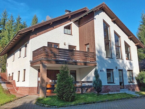 Himmel, Wasser, Gebäude, Eigentum, Wolke, Fenster, Azurblau, Pflanze, Gewässer, Die Architektur