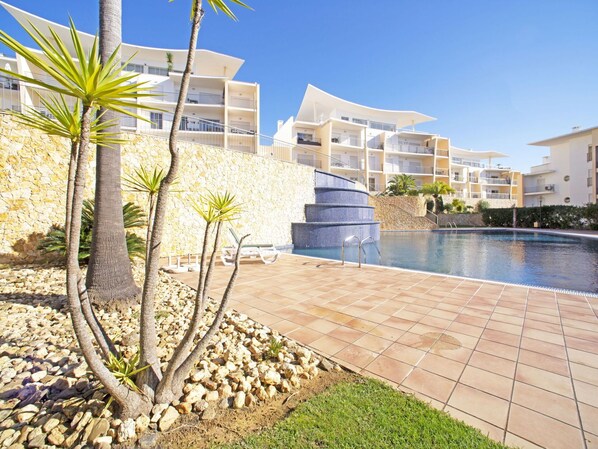 Ciel, L'Eau, Bâtiment, Propriété, Nuage, Fenêtre, Bleu Azur, Plante, Plan D'Eau, Architecture