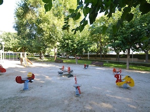 Pflanze, Natur, Strassenbelag, Baum, Erholung Im Freien, Asphalt, Freizeit, Schatten, Gras, Erholung