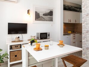 Table, Furniture, Property, Orange, Wood, Interior Design, Floor, Living Room, Desk
