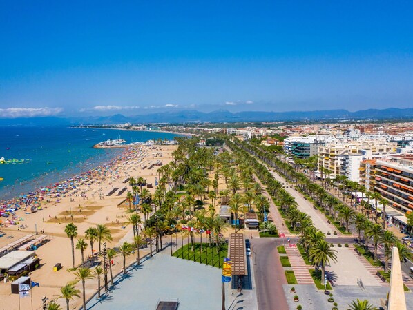 Sky, Water, Property, Building, Plant, Azure, Tree, Urban Design, Coastal And Oceanic Landforms, Leisure