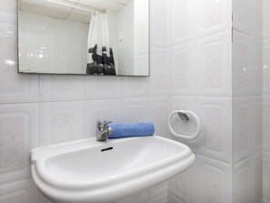 Spiegel, Eigentum, Armatur, Fotografieren, Weiss, Zapfhahn, Badezimmer, Lila, Schwarz, Die Architektur