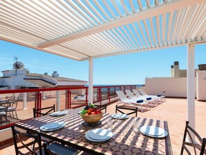 Ciel, Table, Meubles, Propriété, Chaise, Bleu Azur, Ombre, Pot De Fleur, Mobilier De Jardin, L'Eau