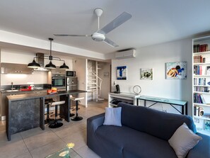 Plante, Ciel, L'Eau, Propriété, Bâtiment, Bleu Azur, Arbre, Piscine, Design Urbain, Arecales