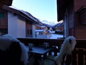 Sky, Daytime, Window, White, Building, Table, Snow, Freezing, House, Morning