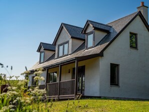 Plant, Building, Sky, Window, House, Land Lot, Cottage, Grass, Residential Area, Neighbourhood