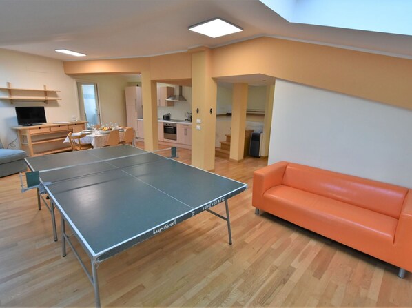 Property, Furniture, Couch, Window, Table, Wood, House, Comfort, Table Tennis Racket, Interior Design