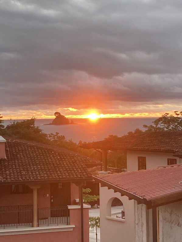Enjoy this spectacular sunsets on Paseo Divino