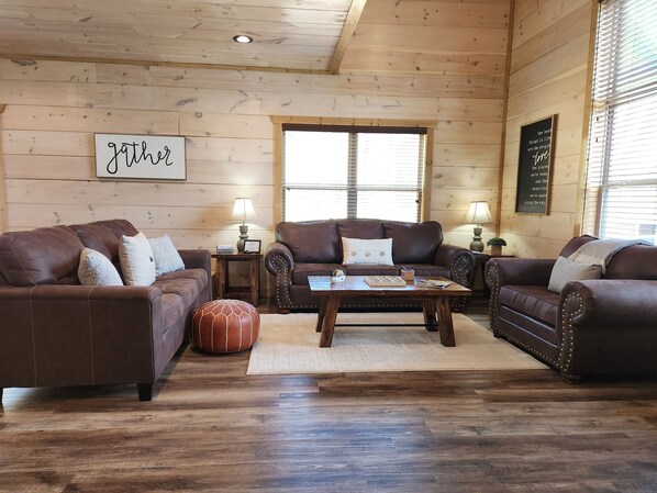 Comfortable seating with queen size sleeper sofa 