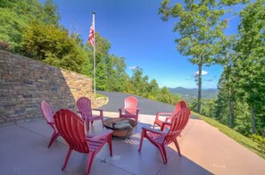 Great house and great host. The home is spacious and has excellent views. -Joey