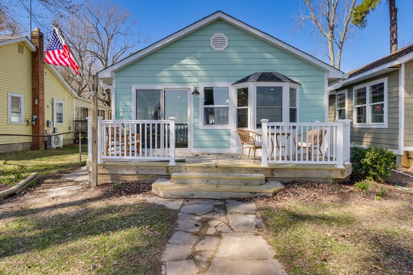 North Beach Vacation Rental | 3BR | 2BA | 1,300 Sq Ft | 3 Steps to Enter