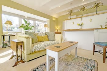 Palm Tree Cottage -  an annexe that sleeps 2 guests  in 1 bedroom