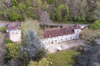 Dans un Écrin de Verdure, Maison Pour 3, à la Frontière du Lot et du Périgord