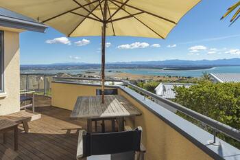 Jacaranda - Revel in the Panoramic Views