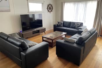 3 minute walk to Capel Sound Foreshore.\nSleeps 10 guests, 4 bedroom 2 bathroom.