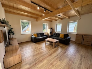 Propriété, Canapé, Plante D'Appartement, Bois, Fenêtre, Plante, Design Intérieur, Salle, Sol, Salon