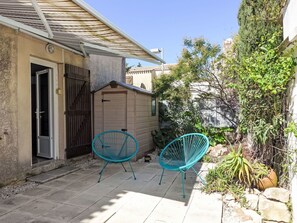 Meubles, Mobilier De Jardin, Chaise, Ombre, Tableau De Plein Air, Patio, Balcon, Cour, Arrière-Cour, Pot De Fleur
