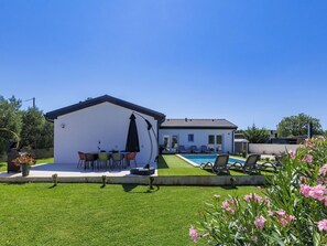 Plante, Fleur, Ciel, Propriété, Bâtiment, Fenêtre, Maison, Lot Terre, Arbre, Herbe